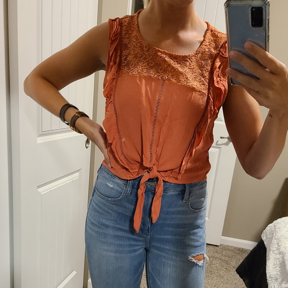 Cropped style tie shirt